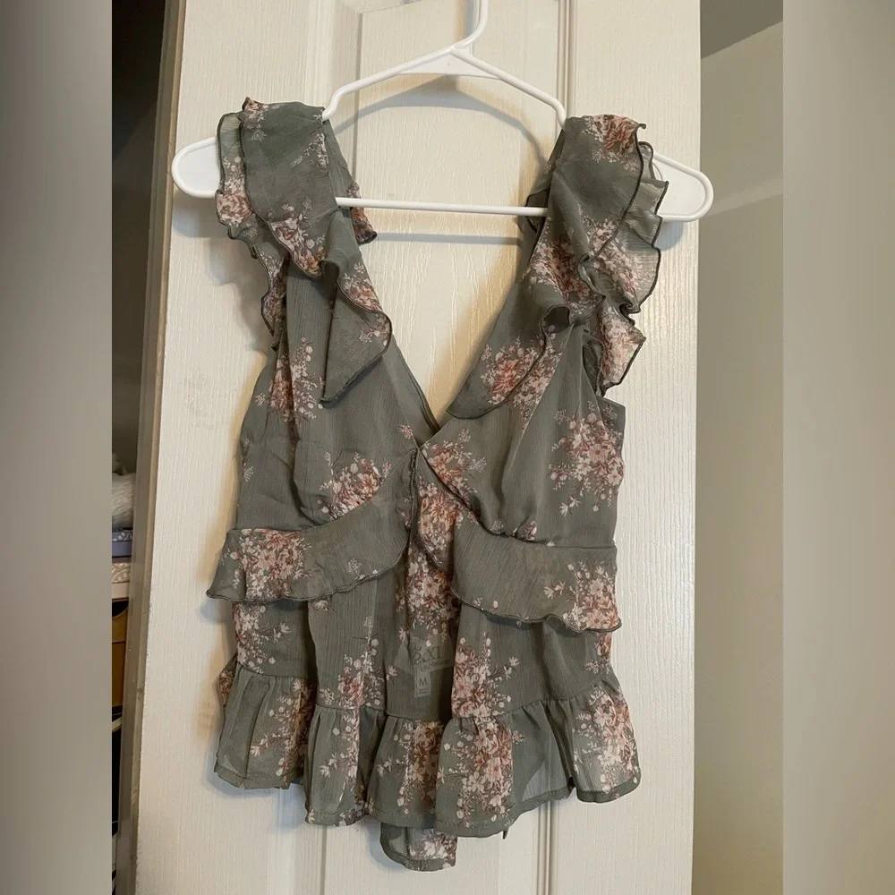 Floral Ruffle Blouse - Picture 2 of 4